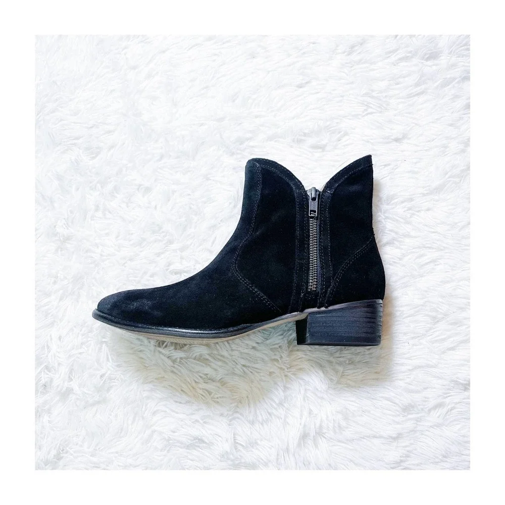 Seychelle's Suede Angle Bootie Side Zippers NWOB SZ7